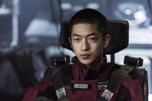 最新爆料屈楚萧和万籽麟,娱乐圈新恋情引热议